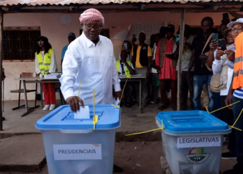 Réactions partagées en Guinée-Bissau après l'interdiction de retour du président évincé
