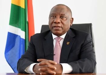 Le président sud-africain condamne la publicité électorale brûlant un drapeau