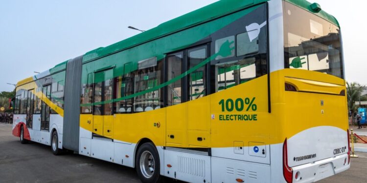 Sall du Sénégal inaugure la flotte de bus électriques du réseau de transports publics de Dakar