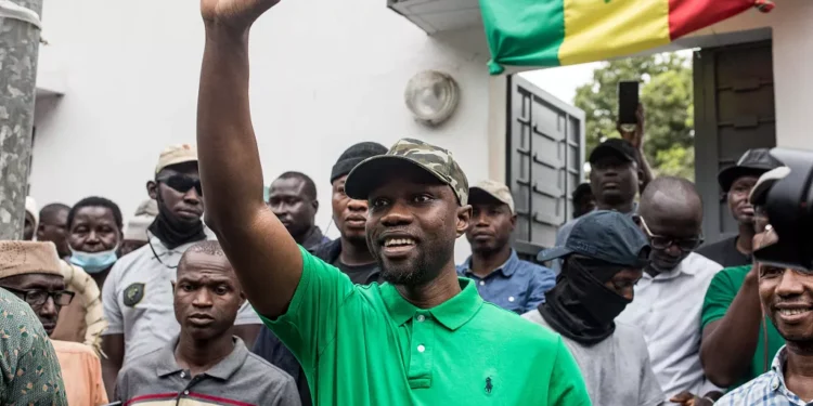 Sénégal : Sonko, l'opposant emprisonné, se présente à la présidentielle