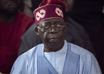 Tinubu suspend les voyages à l'étranger financés par l'État des ministres et des responsables du gouvernement