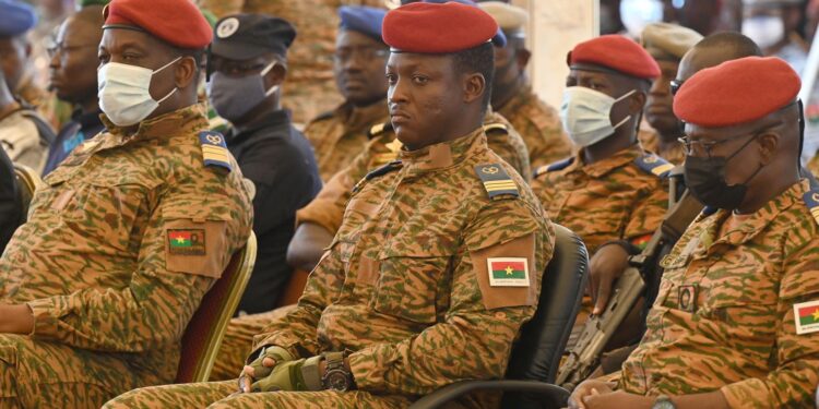 Trois ans après le coup d'État au Burkina Faso, la violence continue.