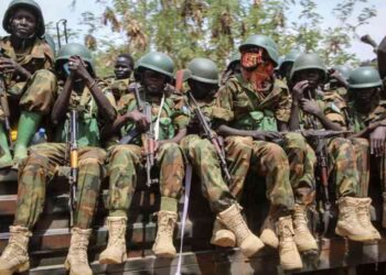 Un affrontement frontalier meurtrier entre troupes ougandaises et sud-soudanaises met en lumière les tensions persistantes.