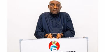 L'ancien ministre nigérian de l'Énergie, Saleh Mamman, a été arrêté une semaine après avoir été condamné à 75 ans de prison pour corruption, a annoncé l'agence anticorruption du pays.