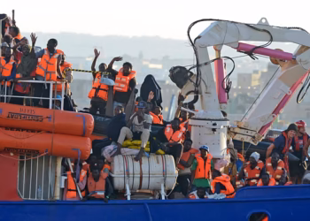 Un bateau transportant 60 migrants chavire près de Malte ; au moins 10 corps repêchés