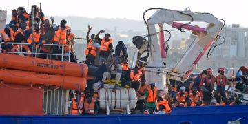 Un bateau transportant 60 migrants chavire près de Malte ; au moins 10 corps repêchés