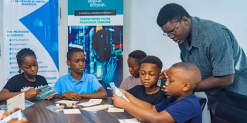 À Lomé, au Togo, un camp d'été initie les enfants à la programmation et à la robotique