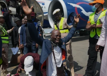Un vol de rapatriement transportant 269 Nigérians fuyant l'Afrique du Sud arrive à Lagos.
