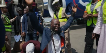Un vol de rapatriement transportant 269 Nigérians fuyant l'Afrique du Sud arrive à Lagos.