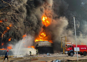 La Guinée pleure après une tragique explosion et un incendie à Conakry