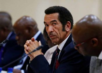 بعد تنحّيه عن رئاسة بلاده.. استعراض لعقد من حكم “إيان خاما” لبوتسوانا