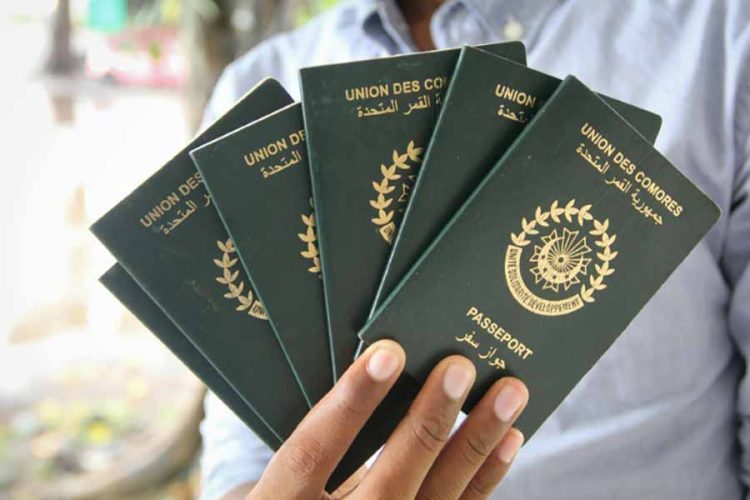 جزر القمر.. بيع الجنسية للأجانب, الأزمة مع فرنسا وتحديد الفترة الرئاسية