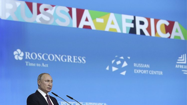 تطوُّر الاستراتيجية الروسية في إفريقيا: الشراكة أم مساعي الخروج من العزلة الدولية؟