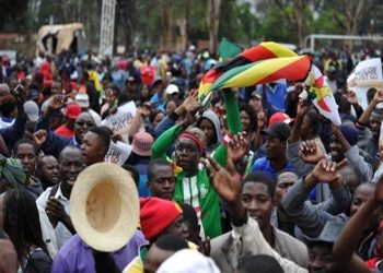 تزايد الاستياء العام في زيمبابوي وسط تفاقم الأزمة الاقتصادية وحظر الاحتجاجات