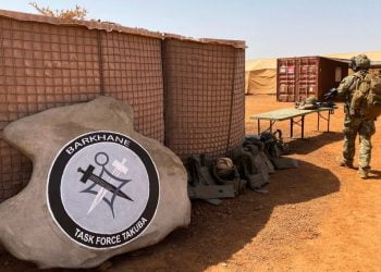 دوافع وتداعيات تخفيض الوجود العسكري الفرنسي في منطقة الساحل الإفريقي