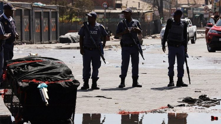 الهجمات على الأجانب في جنوب إفريقيا: أسبابها وتداعياتها