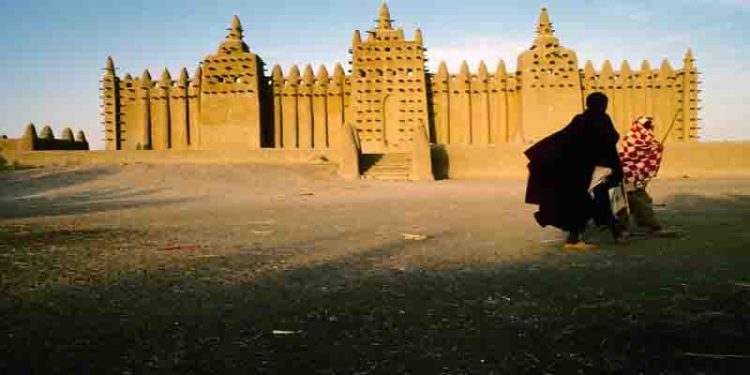 دور العلماء المسلمين في تحقيق السلم وحفظ الهوية بإفريقيا