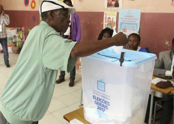 الانتخابات الأنغولية: قراءة في أسباب استقالة “دوس سانتوس” وفوز “لورينسو”