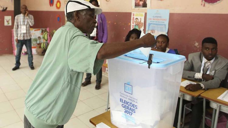 الانتخابات الأنغولية: قراءة في أسباب استقالة “دوس سانتوس” وفوز “لورينسو”