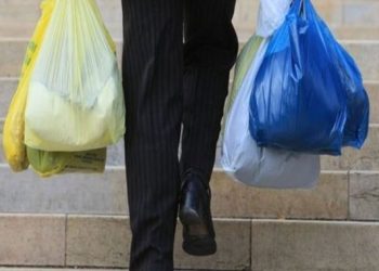 نيويورك تايمز: مبادرة كينيا مع الأكياس البلاستيكية نموذج يُحتذى