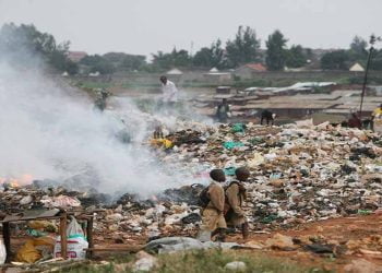 النُّفايات الخطرة في إفريقيا: المخاطر وتحدّيات الحماية البيئية