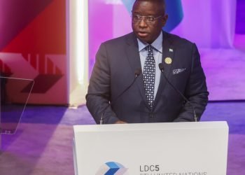 رئيس سيراليون يأمل في نجاح الوساطة الإفريقية في وقف الحرب بأوكرانيا