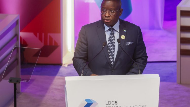 رئيس سيراليون يأمل في نجاح الوساطة الإفريقية في وقف الحرب بأوكرانيا