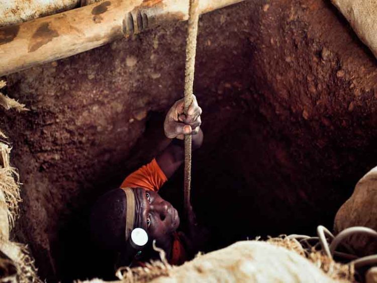 قصة تهريب الذهب البوركيني إلى سويسرا عبر توجو