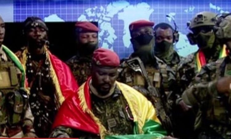 الانقلاب في غينيا: السقوط المتوقع للرئيس ألفا كوندي