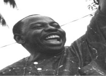 “كين سَرو وِيوَا” ..ناشط نيجيري ضحى بحياته لمواجهة جشع شركات النفط