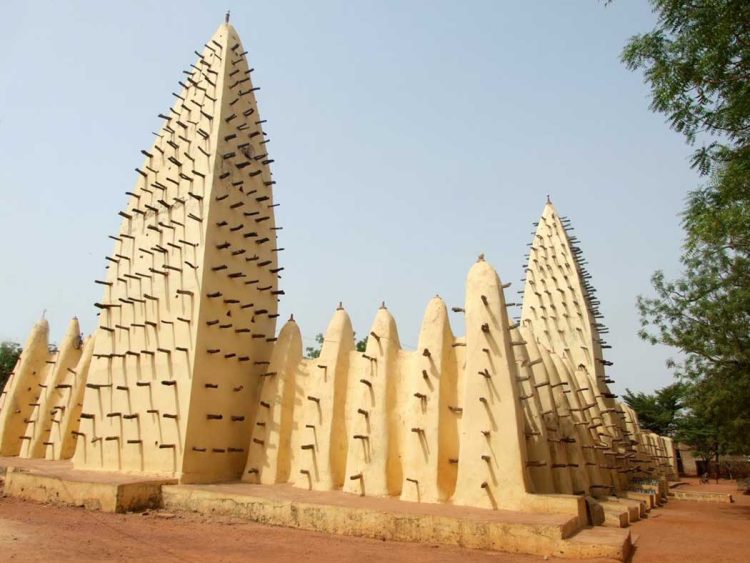 التفاعل الديني الاجتماعي في بوركينافاسو (الأرواحيّة والإسلام) نموذجاً