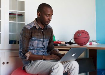 محمد درامي.. رائد إيفواري في تكنولوجيا التعليم