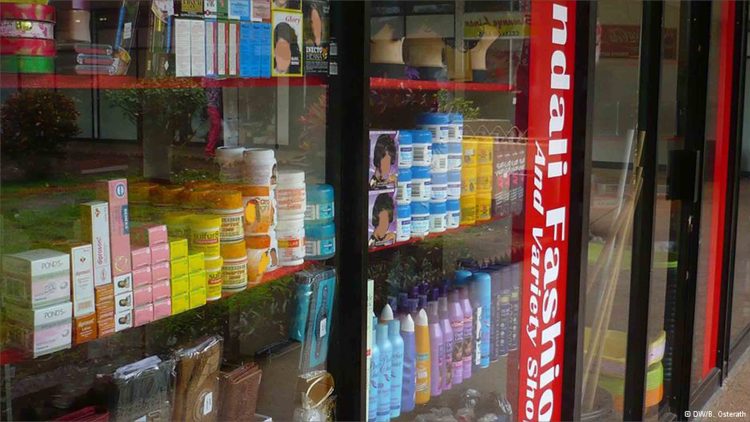 ظاهرة تبييض البشرة ….وتداعياتها على الصحة العامة في إفريقيا