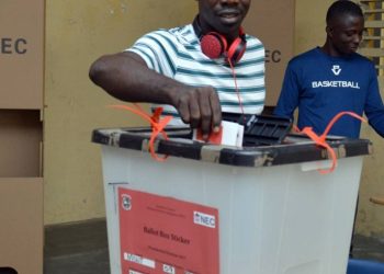 ليبيريا تحقق في قضايا تسجيل الناخبين دون السن القانونية