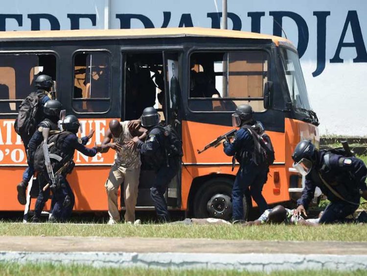 تساؤلات عالقة…..بعد هجمات المنتجع السياحي في كوت ديفوار.