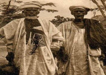 العلاقات التّاريخية العربية السّودانيّة من خلال رحلة الإجازات والفهارس: «إجازة قطب الدّين النَّهْرَوَالـِي المـكيّ لأهل التّكرور» نموذجًا