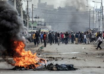 المعارضة الكينية تقيم وقفات احتجاجية دعما للمتظاهرين القتلى والجرحى