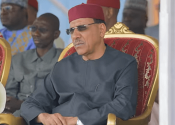 الرئاسة النيجرية تهدد بتدخل الجيش لردع تمرد الحرس الرئاسي