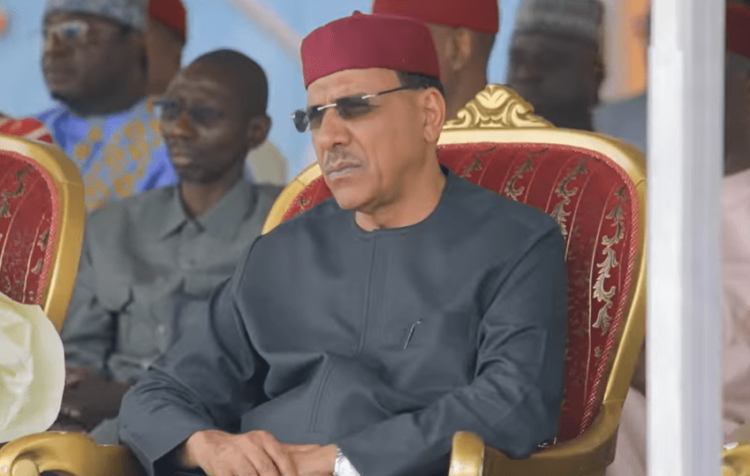 الرئاسة النيجرية تهدد بتدخل الجيش لردع تمرد الحرس الرئاسي