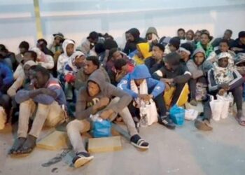 منظمة دولية تتهم تونس بارتكاب انتهاكات خطيرة بحق المهاجرين الأفارقة