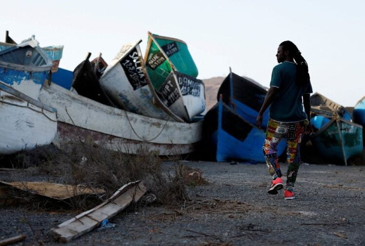 السنغال تنفي اختفاء 300 شخص على متن ثلاثة قوارب هجرة لأوروبا