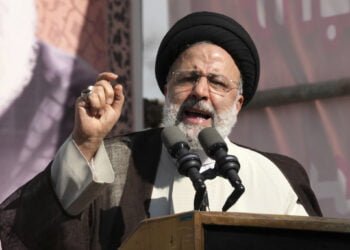 الرئيس الإيراني إبراهيم رئيسي يبدأ جولة إفريقية تشمل كينيا وأوغندا وزيمبابوي