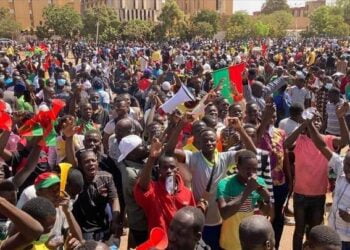 الآلاف يتظاهرون في بوركينافاسو للمطالبة بدستور يشكل قطيعة مع فرنسا