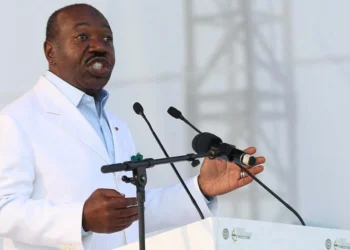 الجابون تقطع الإنترنت وتفرض حظر التجول وسط تأخير التصويت في الانتخابات