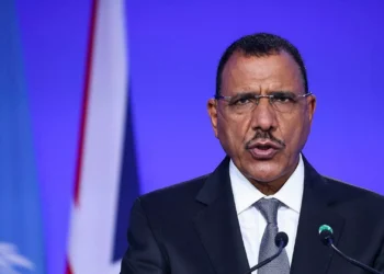 تشكيل مجلس لمقاومة الانقلاب بالنيجر وأنباء عن احتجاز سيئ لـ بازوم وعائلته