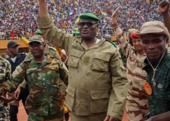 النيجر تتهم فرنسا بانتهاك مجالها الجوي ومهاجمة معسكر للجيش