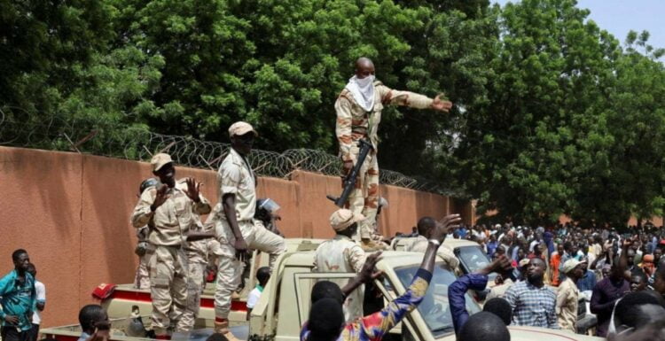 بعد أزمة النيجر.. هل تنتهي إمبراطورية فرنسا في إفريقيا؟