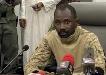 المجلس العسكري الحاكم في مالي يدعو لاستئناف الحوار حول اتفاق السلام المتعثر