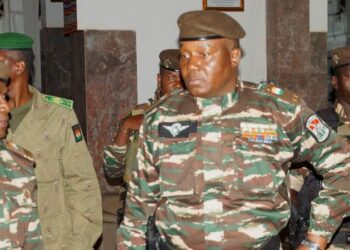 المجلس العسكري في النيجر يقول إنه لن يتراجع رغم العقوبات “غير الإنسانية”