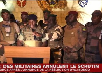 ضباط في الجيش الغابوني يزعمون أنهم استولوا على السلطة على شاشة التلفزيون، 30 أغسطس 2023.